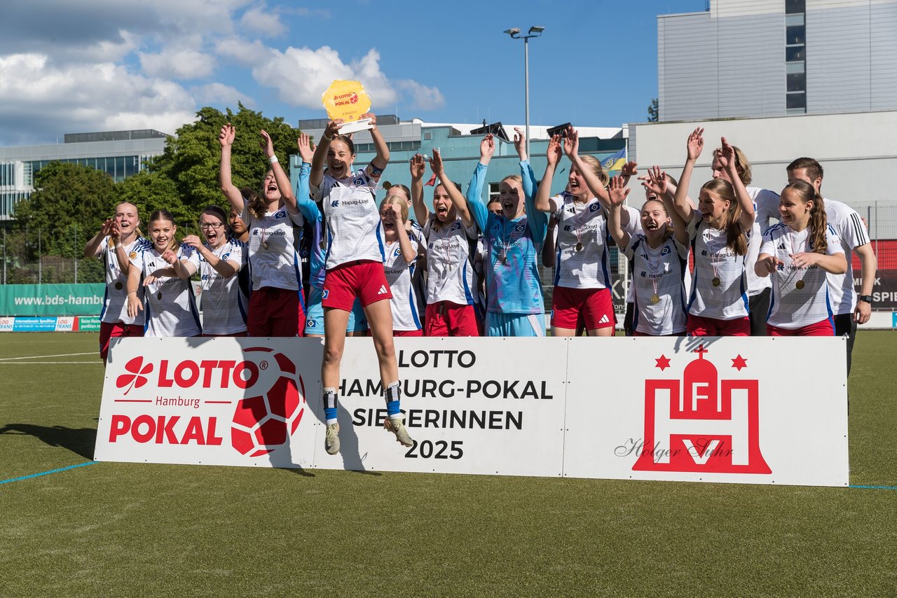 Bild 168 - wBJ Lotto Pokal Finale  Eimsbuetteler TV - Hamburger SV : Ergebnis: 0:3